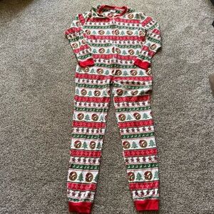 Buc-ee’s Festive Holiday Onesie Pajamas adult XL extra large Christmas